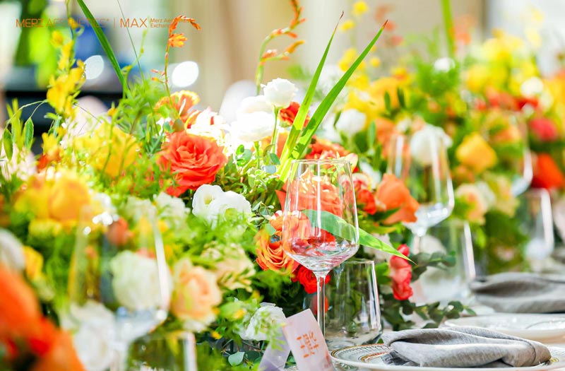 活動(dòng)現(xiàn)場(chǎng)鮮花藝布置怎么選擇呢？